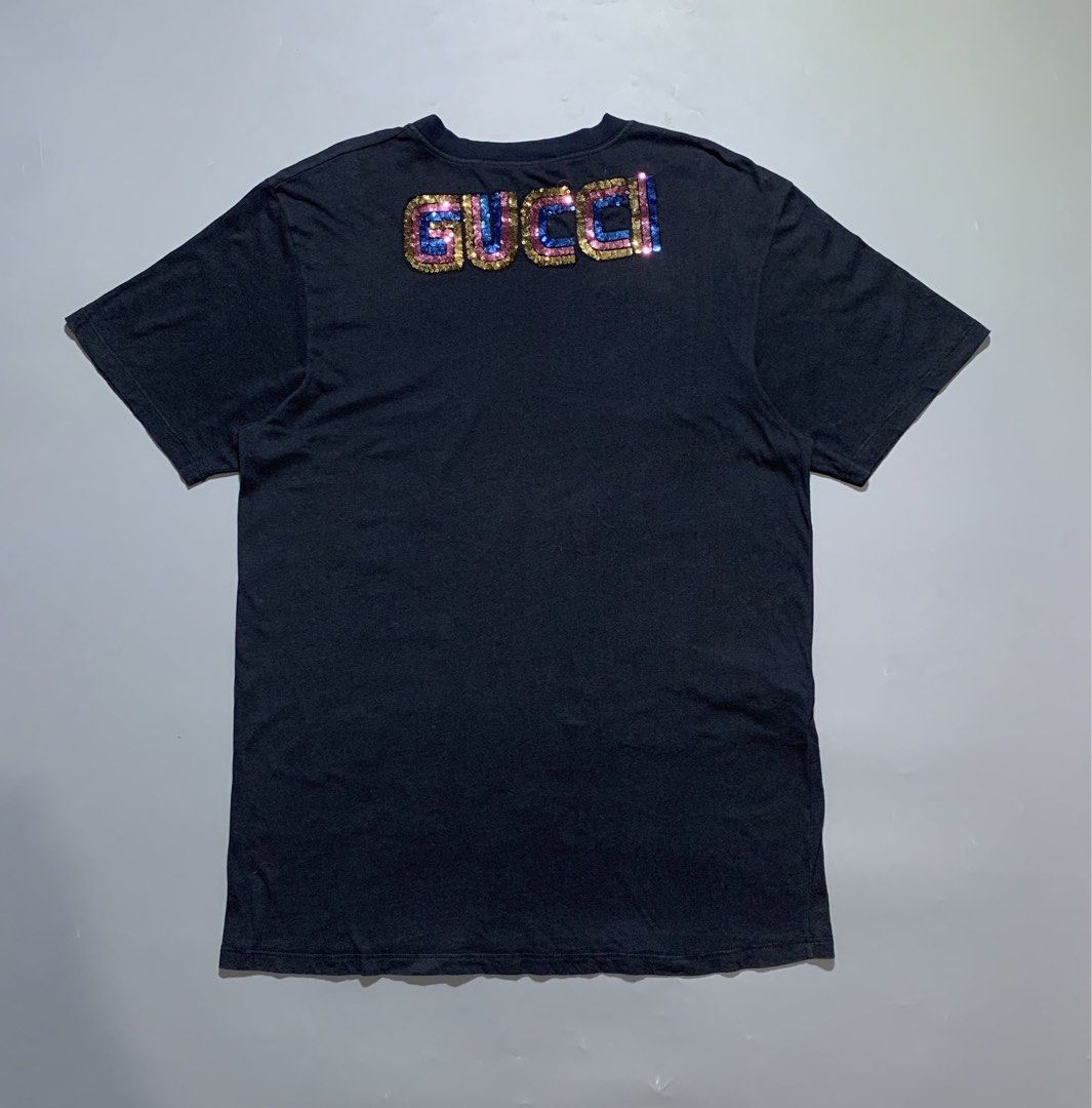 Gucci MAISON DE L’AMOUR Tee (Category: Activewear) located in Mabalacat. Submitted by thrift_trap (Listing ID 1451374751, Image 2). Description: Dimes: W19.5 x L29 (Size: S on tag) Condition: Excellent Issue (s): None Color rate: 9/10 Complete tags🏷️ Color may vary due lighting‼️.