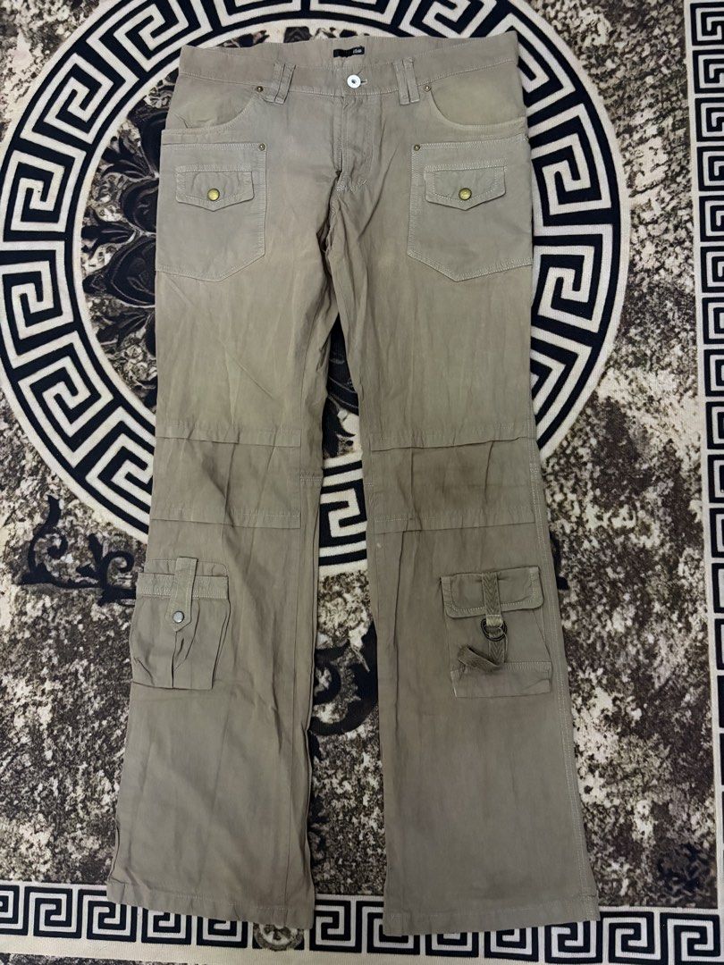 HALB MULTIPOCKET CARGO PANTS (Category: Trousers) located in Tanah Merah. Submitted by hakimhussain (Listing ID 1451488324, Image 1). Description: SIZE : M MADE IN CHINA PINGGANG : 32 INCH LABUH : 42 INCH.
