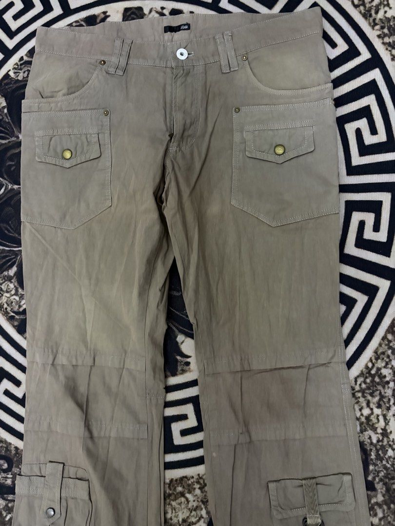 HALB MULTIPOCKET CARGO PANTS (Category: Trousers) located in Tanah Merah. Submitted by hakimhussain (Listing ID 1451488324, Image 2). Description: SIZE : M MADE IN CHINA PINGGANG : 32 INCH LABUH : 42 INCH.
