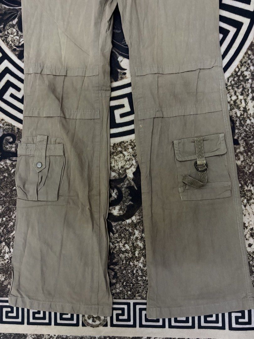 HALB MULTIPOCKET CARGO PANTS (Category: Trousers) located in Tanah Merah. Submitted by hakimhussain (Listing ID 1451488324, Image 3). Description: SIZE : M MADE IN CHINA PINGGANG : 32 INCH LABUH : 42 INCH.