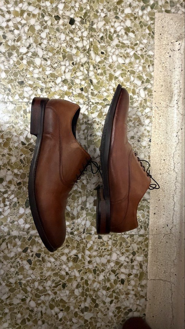 Harrison Bootmaker (Category: Dress Shoes) located in Singapore. Submitted by makk_87 (Listing ID 1451373982, Image 2). Description: *only once used for my pre-wedding * Overall condition: 9/10 (no box) .