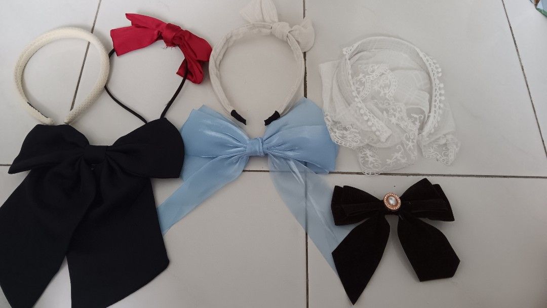 Headband and ribbon (Category: Hair Accessories) located in Ipoh. Submitted by chan1866 (Listing ID 1451403692, Image 1). Description: 2/1.