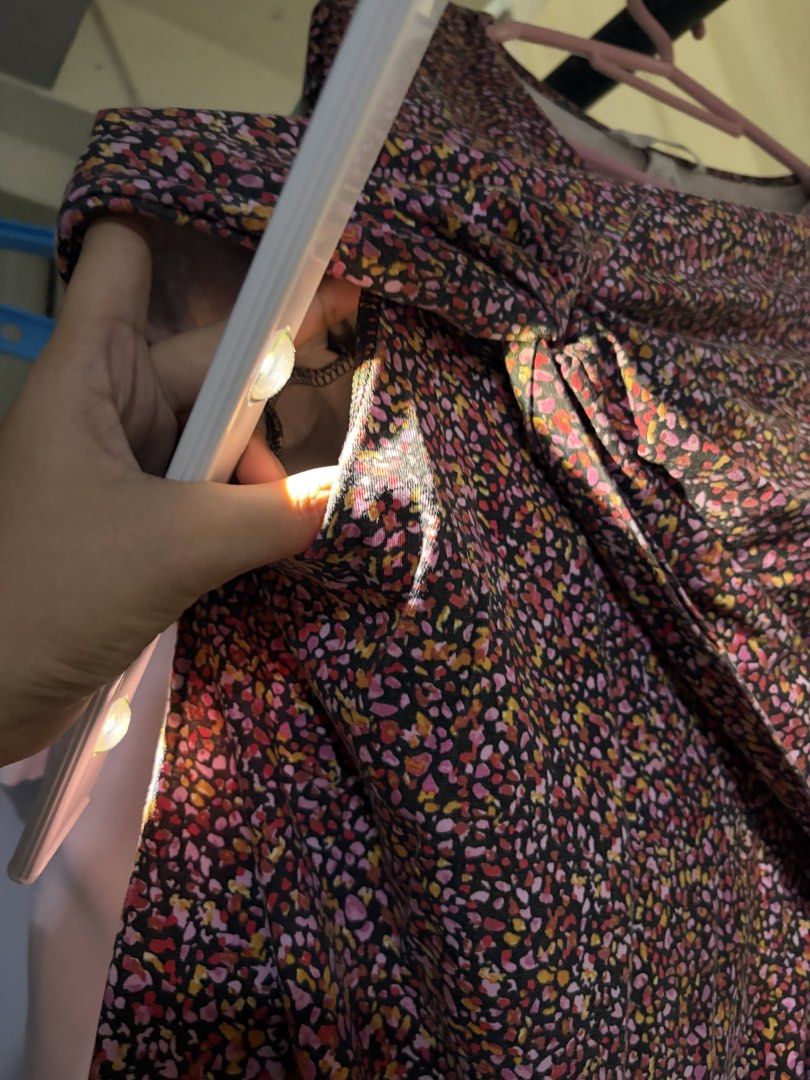 H&M maternity nursing dress size M (Category: Maternity wear) located in Quezon City. Submitted by rainsopht (Listing ID 1451411850, Image 3). Description: Very stretchy and runs big. Perfect fit to large Used a few times only Above the knee ng 5’3.
