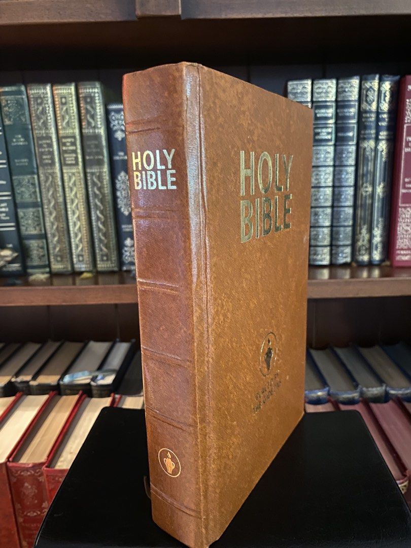 Holy Bible - Placed by The Gideons (Category: Religion Books) located in Manila. Submitted by istinbari05430 (Listing ID 1451415008, Image 2). Description: - Brown hardcover Holy Bible - Edition by The Gideons - Includes helpful indexes for finding verses - Ideal for personal study or as a gift - Pages are clean and well-preserved - A classic edition for any reader.