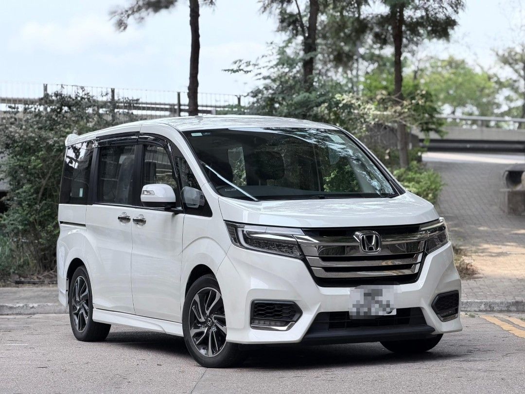 Honda Stepwagon 1.5 Spada (A) （分類：車輛放售）位於 Hong Kong。 由 miketsang14f 提交（商品編號 1451378499，圖片 1）。簡介： 2019年製行貨本田Stepwgn Spada版，1.5 Turbo:147 -0手行貨，只行6萬公里 -頂級Spada版，1500cc Turbo -雙開式尾冚，可直接由車尾進入尾排坐椅，非常方便 -7座位，原廠半皮坐椅，雙電趙門，後泊鏡，原廠餐枱 -原廠Spada包圍 -絕無撞浸，不用維修即買即用 -包驗車 -歡迎Trade in -可0首期全數上會 #本公司觀塘自設大型維修中心，日後更可向客戶提供定期保養服務。