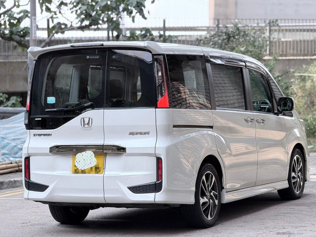 Honda Stepwagon 1.5 Spada (A) （分類：車輛放售）位於 Hong Kong。 由 miketsang14f 提交（商品編號 1451378499，圖片 2）。簡介： 2019年製行貨本田Stepwgn Spada版，1.5 Turbo:147 -0手行貨，只行6萬公里 -頂級Spada版，1500cc Turbo -雙開式尾冚，可直接由車尾進入尾排坐椅，非常方便 -7座位，原廠半皮坐椅，雙電趙門，後泊鏡，原廠餐枱 -原廠Spada包圍 -絕無撞浸，不用維修即買即用 -包驗車 -歡迎Trade in -可0首期全數上會 #本公司觀塘自設大型維修中心，日後更可向客戶提供定期保養服務。