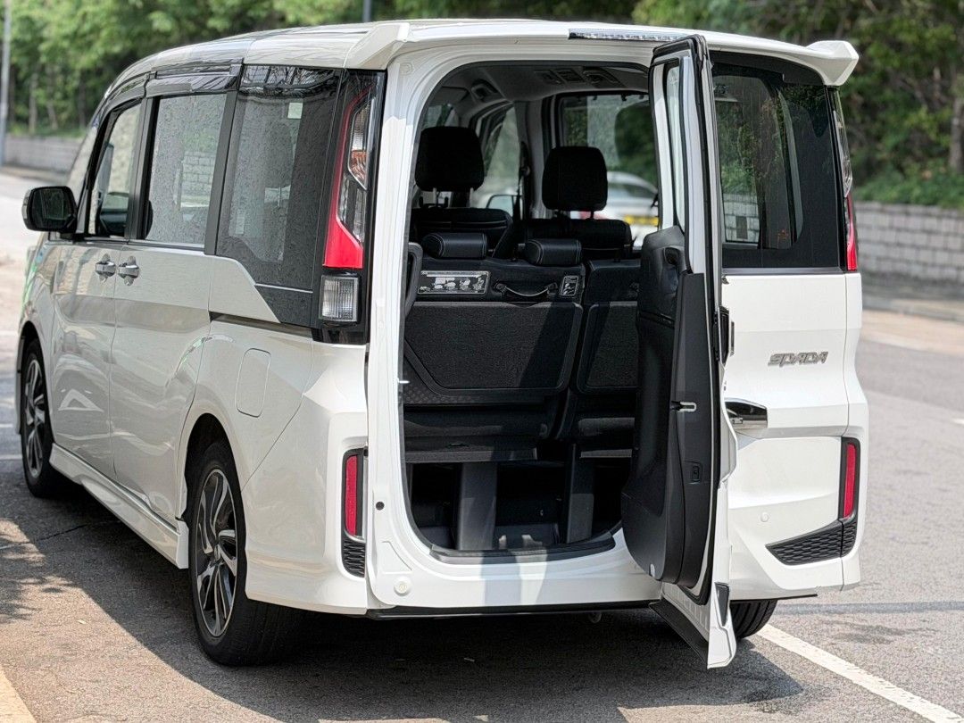 Honda Stepwagon 1.5 Spada (A) （分類：車輛放售）位於 Hong Kong。 由 miketsang14f 提交（商品編號 1451378499，圖片 3）。簡介： 2019年製行貨本田Stepwgn Spada版，1.5 Turbo:147 -0手行貨，只行6萬公里 -頂級Spada版，1500cc Turbo -雙開式尾冚，可直接由車尾進入尾排坐椅，非常方便 -7座位，原廠半皮坐椅，雙電趙門，後泊鏡，原廠餐枱 -原廠Spada包圍 -絕無撞浸，不用維修即買即用 -包驗車 -歡迎Trade in -可0首期全數上會 #本公司觀塘自設大型維修中心，日後更可向客戶提供定期保養服務。