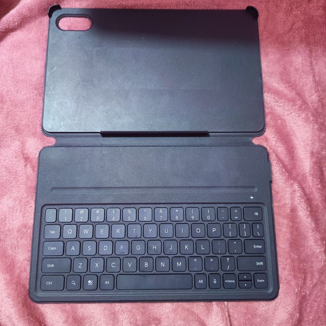 HONOR PAD X9 KEYBOARD CASE (Category: Cases & Sleeves) located in Manila. Submitted by titania_00 (Listing ID 1451501239, Image 2). Description: - HONOR Pad X9 Keyboard Case - Sleek black design - Bluetooth keyboard - Protects your tablet - Enhances productivity.