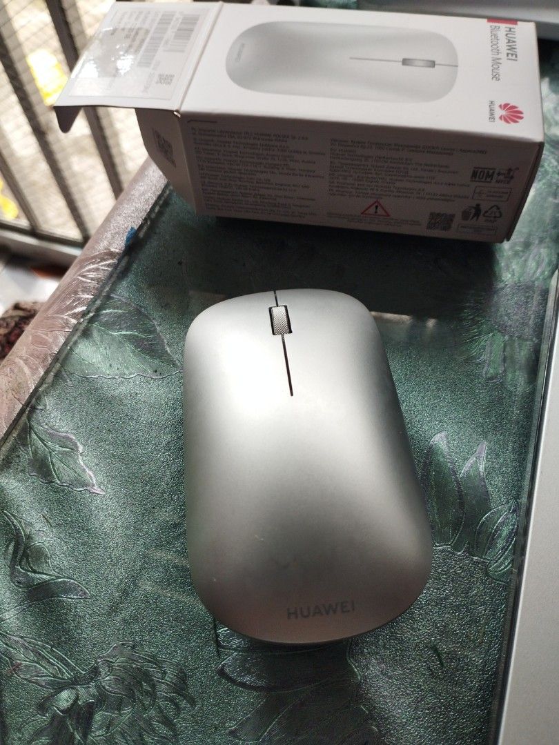 Huawei bluetooth mouse (Category: Mouse & Mousepads) located in Quezon City. Submitted by master_kaeduu (Listing ID 1451354443, Image 3). Description: .
