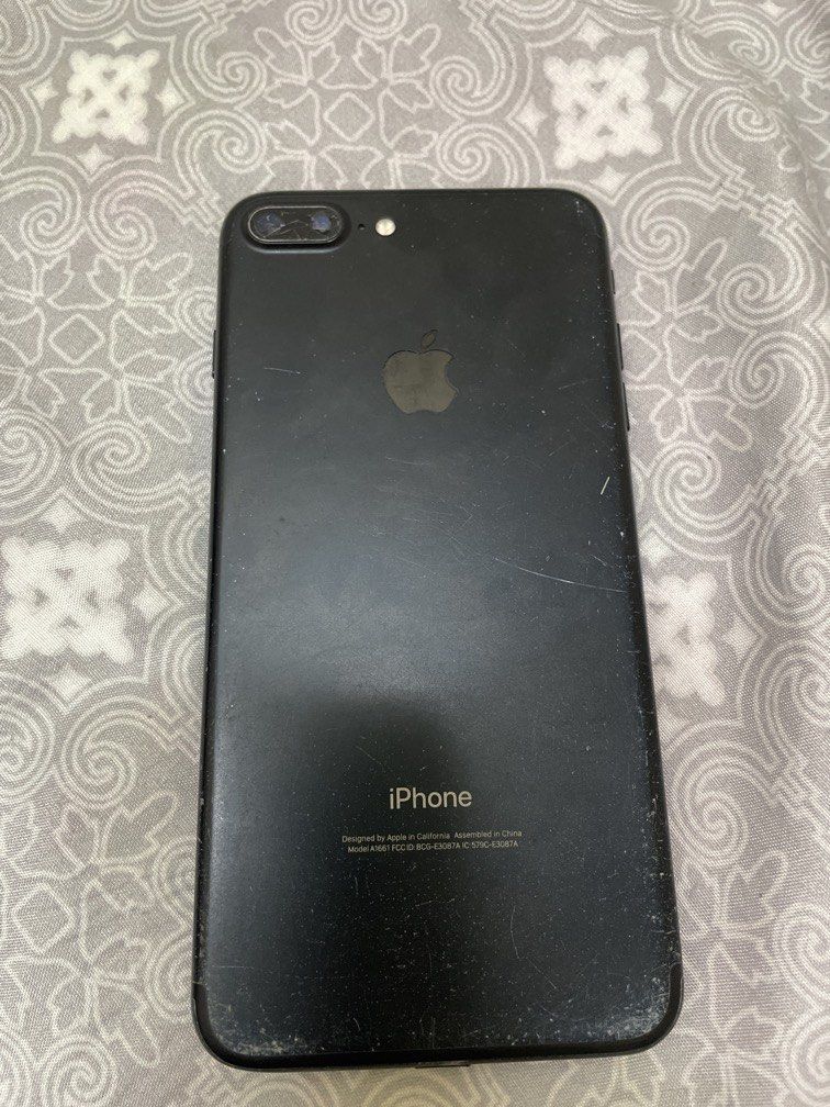 ip7plus black (Category: iPhone 7 Series) located in Kuala Lumpur. Submitted by keonhoocrts (Listing ID 1451415743, Image 2). Description: back camera cracked .