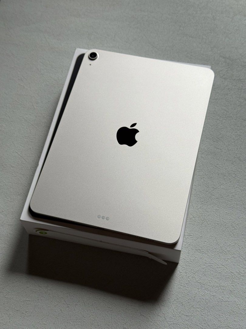 iPad 11th Gen (A16) Silver 128GB (Category: iPad) located in Quezon City. Submitted by apple__avenue (Listing ID 1451475997, Image 1). Description: Selling a brand-new condition iPad A16, 11th Gen, 128GB, & Wi-Fi. Locally Purchased and Under warranty til 2027, Battery health is 100%. Complete Box, manuals, cord , & 20W Power Adapter. Installed with screen protector. Meetups: Qc, Fairview, Cubao & Nearbys places Shipping via Lalamove or LBC COD/CO