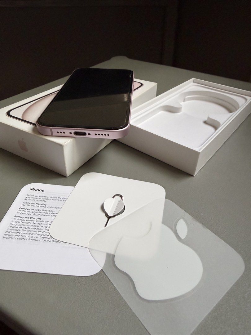 iPhone 15 128gb with Case (Category: iPhone 15 Series) located in Quezon. Submitted by andweya (Listing ID 1451411707, Image 3). Description: iPhone 15 128GB Pink (Hong Kong Variant | Dual SIM) Selling my personal iPhone 15 in Pink. 💗 Lady-owned and very well taken care of. Always used with a case and screen protector. Details: • 128GB Storage • Purchased from the Apple Store Hong Kong • Dual SIM variant • Battery Health: 83% Maximum Capacity • 