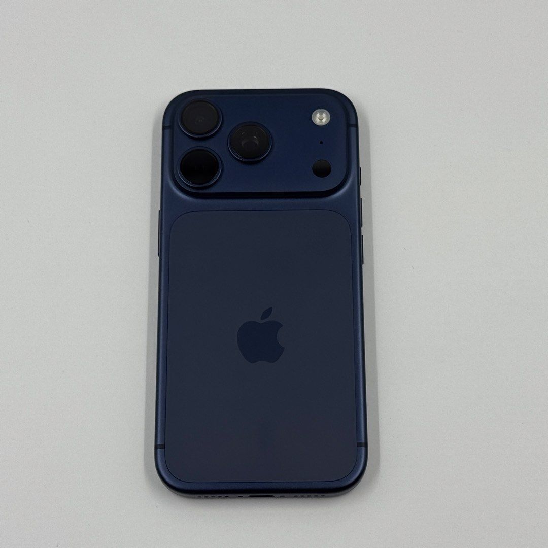 (Category: iPhone 17 Series) located in Cyberjaya. Submitted by azimstanum (Listing ID 1451499319, Image 3). Description: Hi, Selling my Apple iPhone 17 Pro ~ Storage: 512GB Color : Deep Blue Condition : Like New! Warranty : Until 22 May 2027 Purchased from : DirectD (one time cash payment) Package : iPhone, original Box, original Cable, Receipt and Amazingthing Privacy Tempered Glass (applied) Looking for sale at RM5,000. Feel free to offer me y