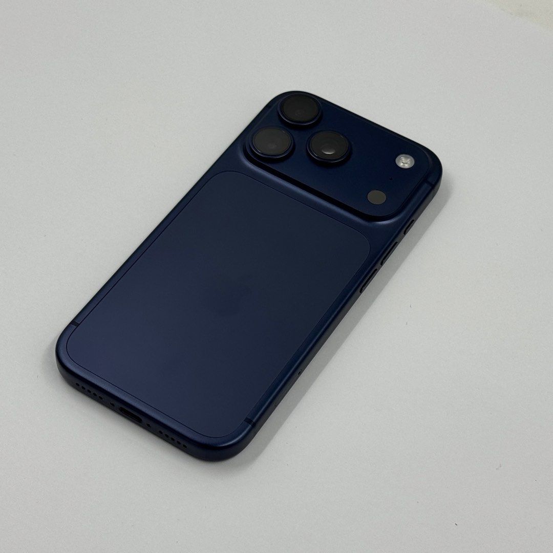 (Category: iPhone 17 Series) located in Cyberjaya. Submitted by azimstanum (Listing ID 1451499319, Image 2). Description: Hi, Selling my Apple iPhone 17 Pro ~ Storage: 512GB Color : Deep Blue Condition : Like New! Warranty : Until 22 May 2027 Purchased from : DirectD (one time cash payment) Package : iPhone, original Box, original Cable, Receipt and Amazingthing Privacy Tempered Glass (applied) Looking for sale at RM5,000. Feel free to offer me y