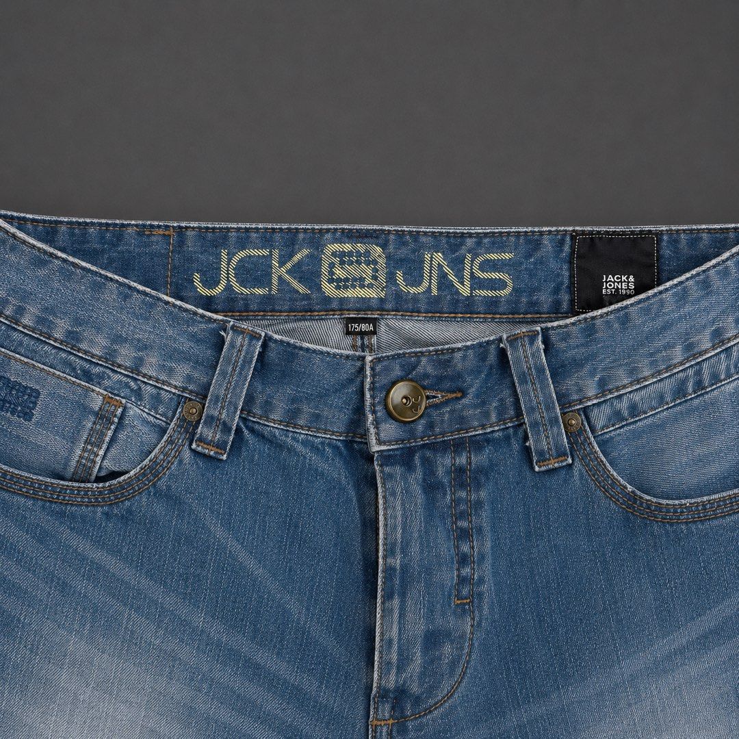 JACK&JONES DENIM JEANS (Category: Jeans) located in Taguig. Submitted by clarrk95 (Listing ID 1451451472, Image 2). Description: Jack & Jone Denim Jeans Waist: 32inches Length: 42inches Leg Opening: 8.5inches PRICE: ₱450 ONLY! ✅ good condition ✅ add shipping fee Shipping: Lalamove | J&T | LBC Meetup: Pinagsama | Katuparan Taguig📍 Payment: Gcash | Bank | Cash Disclaimer: Photos are based on actual product onhand. DM for fast transaction. 📩.