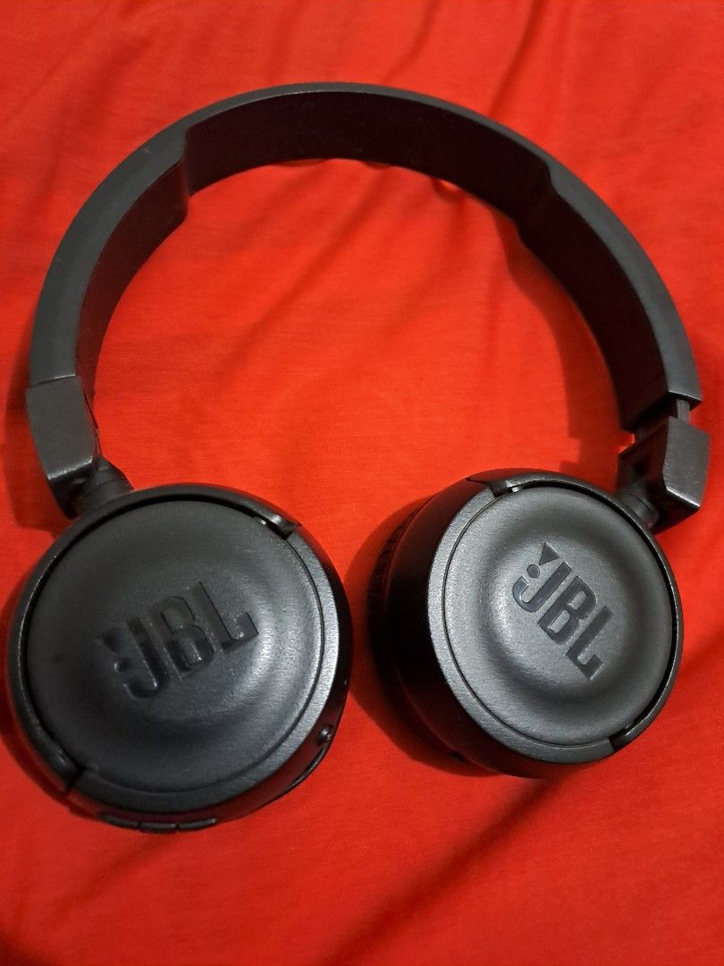 JBL T450BT Headphones (Category: Headphones & Headsets) located in Manila. Submitted by mightykid28 (Listing ID 1451516896, Image 2). Description: - Black JBL Over-Ear Headphones - Comfortable padded earcups - Adjustable headband - Great sound quality - Perfect for music lovers.