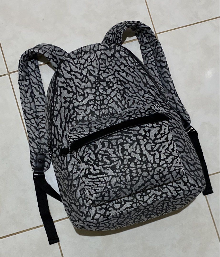 Jordan Monogram Backpack (Category: Backpacks) located in Cavite. Submitted by drip_syndicate (Listing ID 1451462099, Image 2). Description: -25 LITERS CONDITION: 9.5/10 COLOR RATE: 9.5/10 NO ISSUE .