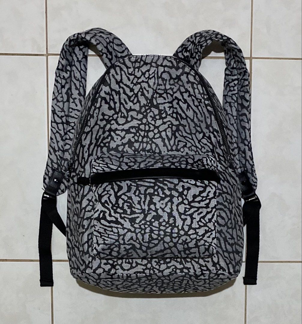 Jordan Monogram Backpack (Category: Backpacks) located in Cavite. Submitted by drip_syndicate (Listing ID 1451462099, Image 1). Description: -25 LITERS CONDITION: 9.5/10 COLOR RATE: 9.5/10 NO ISSUE .