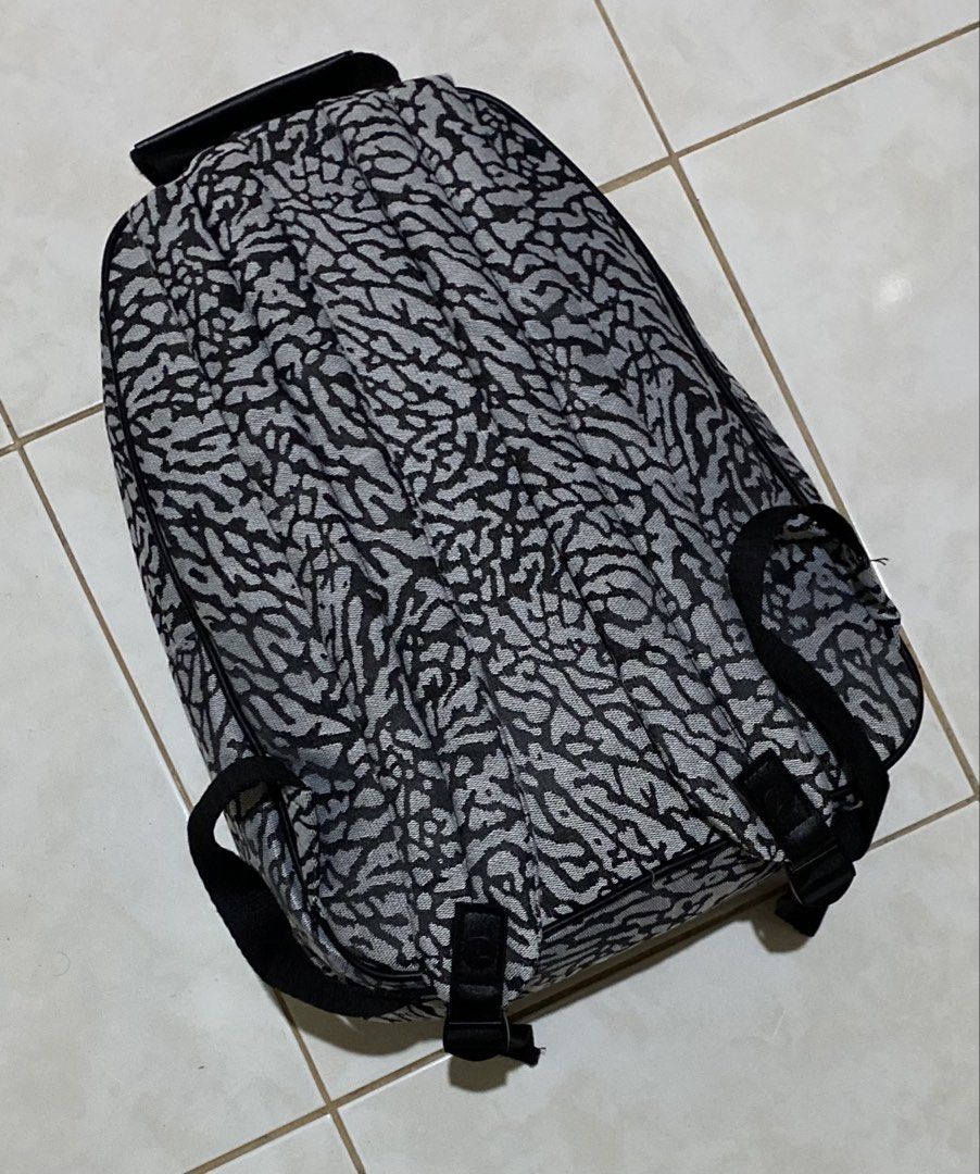 Jordan Monogram Backpack (Category: Backpacks) located in Cavite. Submitted by drip_syndicate (Listing ID 1451462099, Image 3). Description: -25 LITERS CONDITION: 9.5/10 COLOR RATE: 9.5/10 NO ISSUE .
