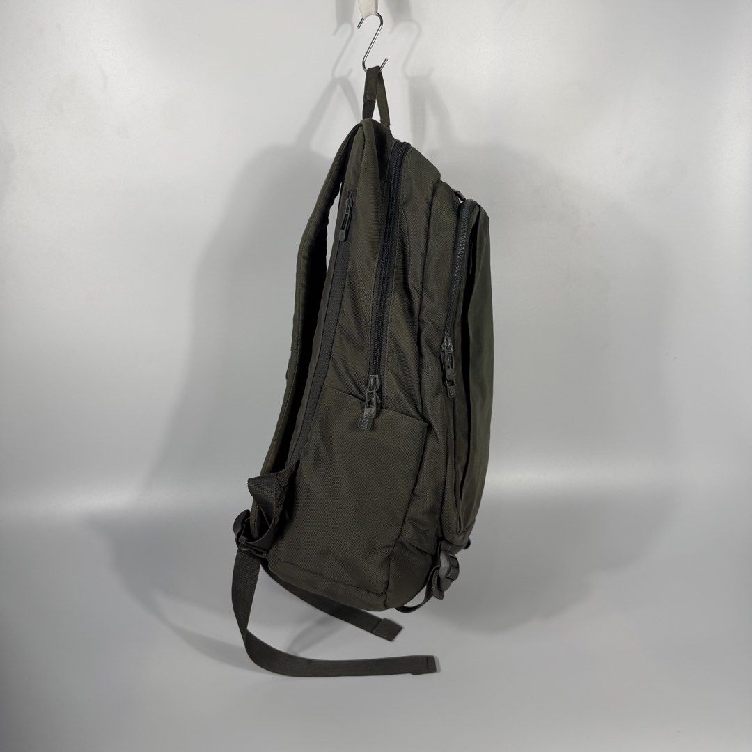 Kangol Geo Backpack (Category: Backpacks) located in Bacolod City. Submitted by freshstuff13 (Listing ID 1451449639, Image 3). Description: Kangol Geo Backpack Excellet Condition - Material: 100% Nylon Made with highly durable nylon fabric, it offers excellent lightweight properties and is water-resistant. The details are minimized as much as possible and emphasized a fresh look with a clean, uncluttered exterior. It has a book band that provides