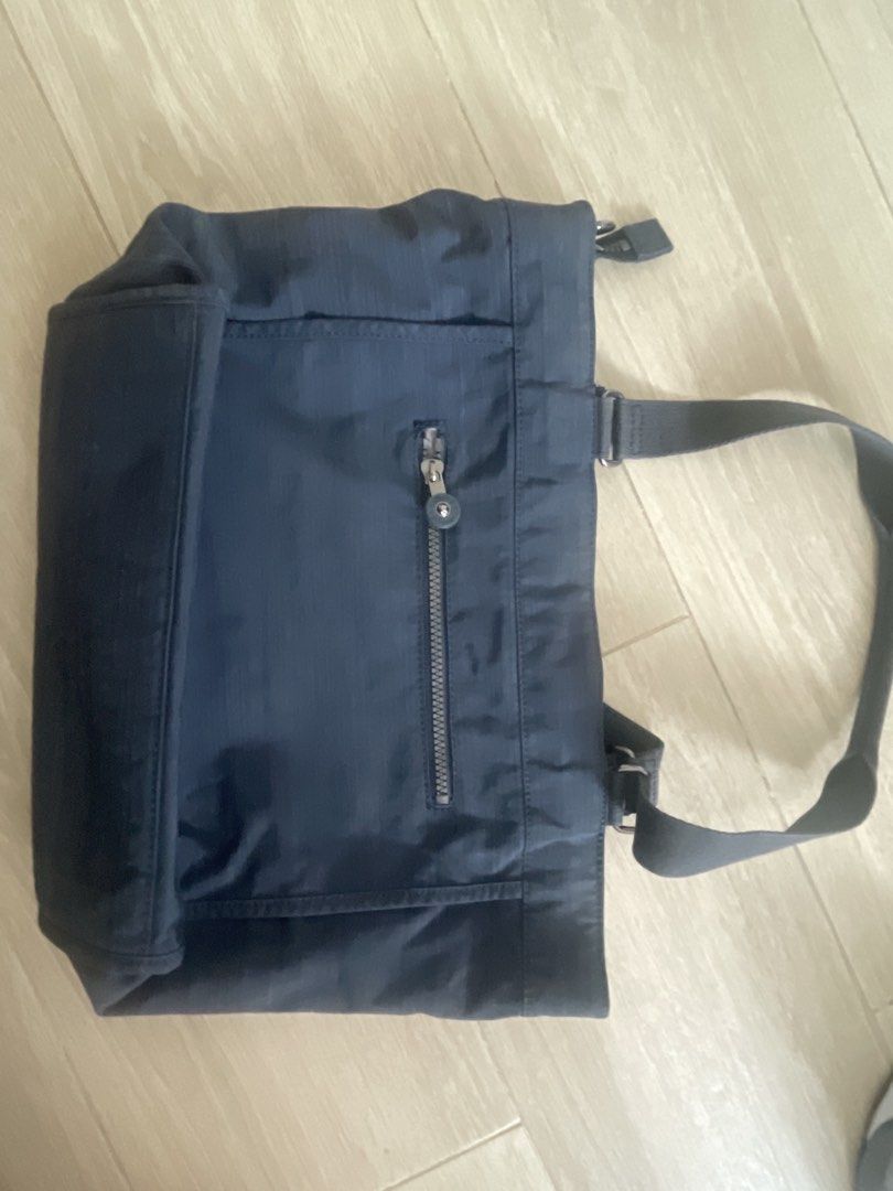 Kipling （分類：手拿包）位於 Hong Kong。 由 silver.thomas 提交（商品編號 1451360582，圖片 3）。簡介： 。