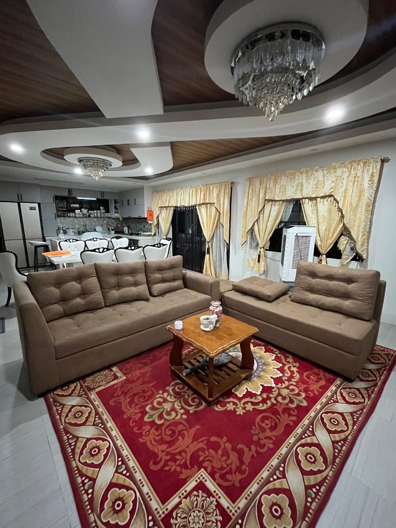 L Shaped Sofa (Category: Sofas) located in San Pablo. Submitted by keinthespe46833 (Listing ID 1451458716, Image 3). Description: L Shaped Sofa with 5 big pillows Negotiable.