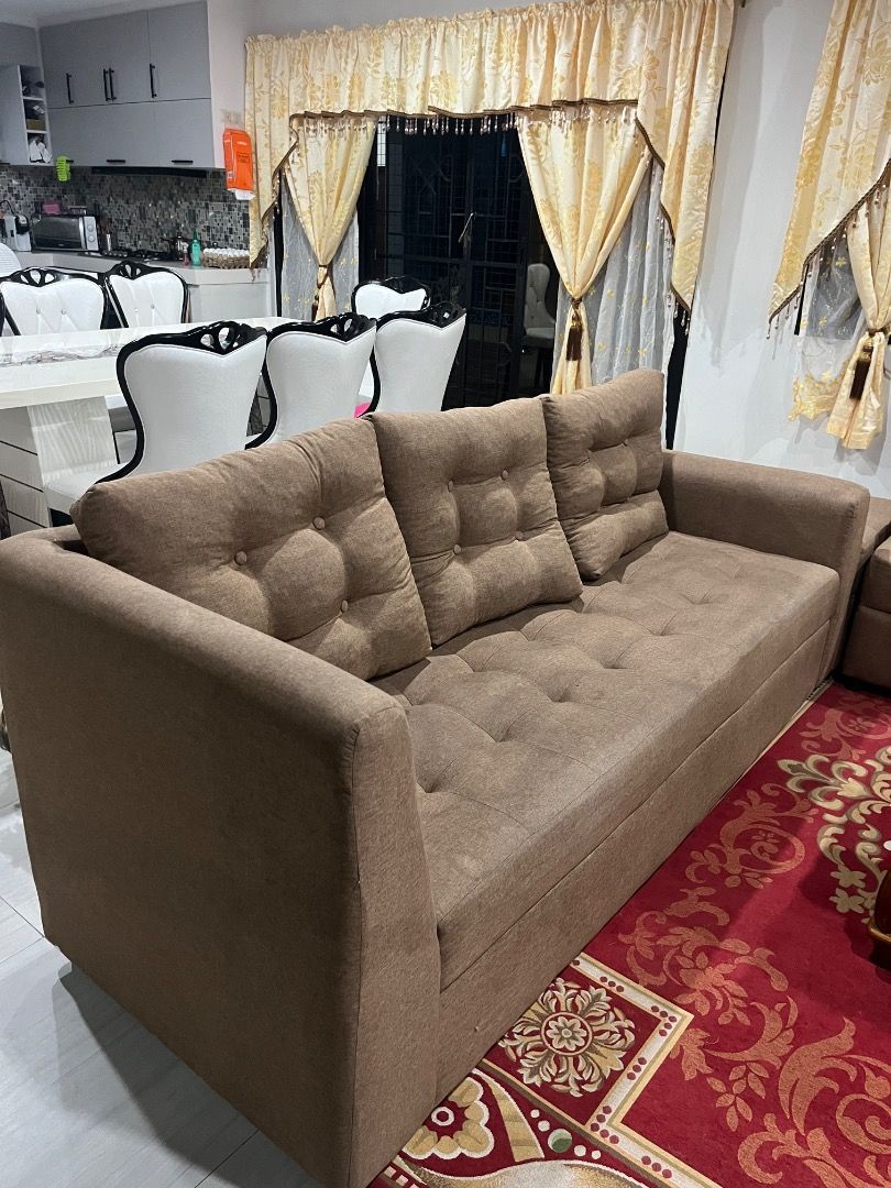 L Shaped Sofa (Category: Sofas) located in San Pablo. Submitted by keinthespe46833 (Listing ID 1451458716, Image 2). Description: L Shaped Sofa with 5 big pillows Negotiable.