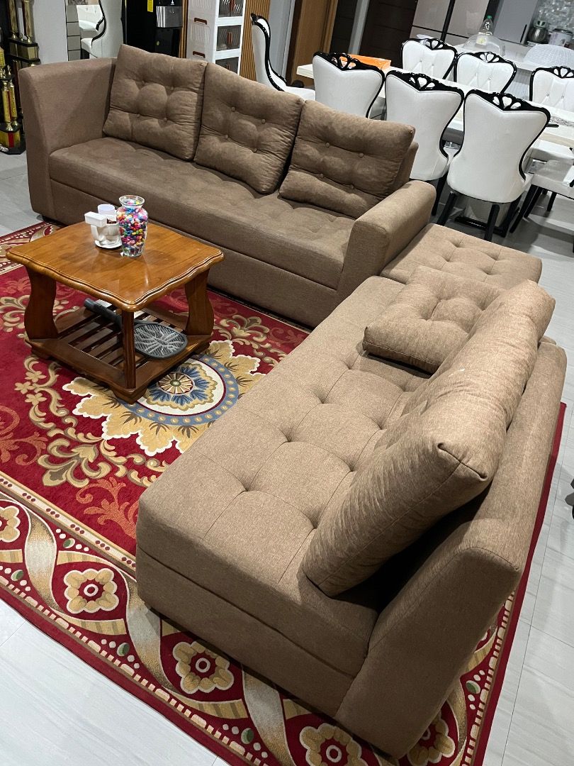 L Shaped Sofa (Category: Sofas) located in San Pablo. Submitted by keinthespe46833 (Listing ID 1451458716, Image 1). Description: L Shaped Sofa with 5 big pillows Negotiable.