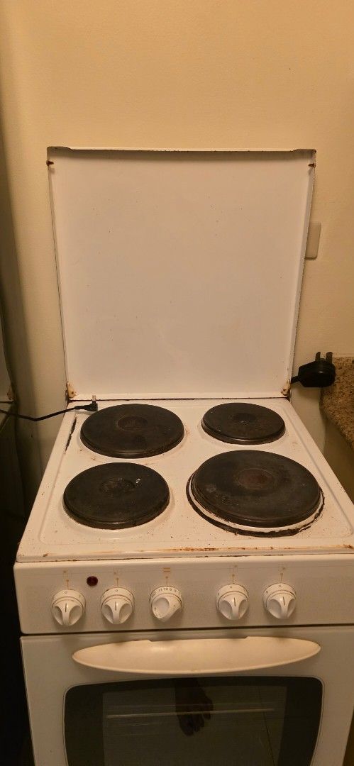 La germania electric stove & oven (Category: Ovens & Toasters) located in Manila. Submitted by cher0918 (Listing ID 1451486512, Image 2). Description: used but not abuse working perfectly fine electric .