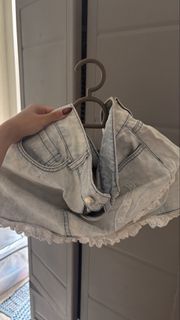 (Category: ) located in . Submitted by declutterbybeans (Listing ID 1451363013, Image 1). Description: .