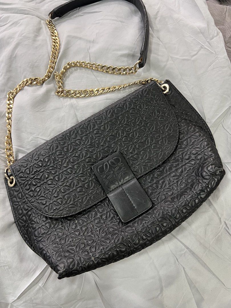 Loewe Avenue shoulder (Category: Luxury Bags & Wallets) located in Bacolod City. Submitted by novymae23 (Listing ID 1451343714, Image 2). Description: Loewe Avenue shoulder bag embossed anagram Medium Excellent Condition Rank A .