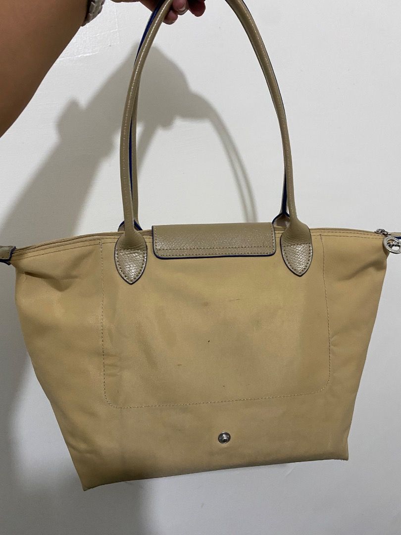 Longchamp Le Pliage Tote Bag Beige (Category: Luxury Bags & Wallets) located in Paete. Submitted by ladder_leynn (Listing ID 1451440520, Image 3). Description: - Classic Longchamp tote bag - Color: Beige nylon with tan leather trim - Iconic embroidered blue horse logo - Closure: Zipper with snap-button flap - Ideal for everyday use.