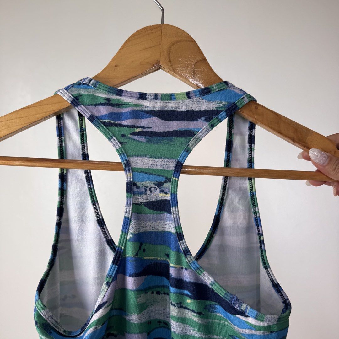 Lululemon Abstract Print Racerback Tank Top (Category: Sleeveless) located in Calasiao. Submitted by liascorner (Listing ID 1451518495, Image 2). Description: W:14 L:23 10/10.