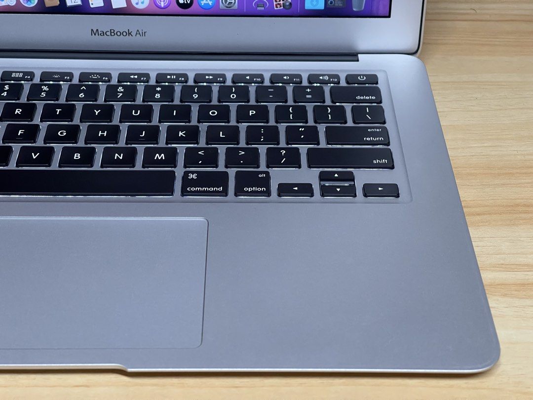 Macbook Air 2017 (Category: Laptops & Notebooks) located in San Juan City. Submitted by macprince (Listing ID 1451422125, Image 3). Description: Macbook Air 2017 (Core i5 - 8Gb x 128GB) (2ndhand) Specification - Macbook Air 2017 - Intel Core i5 - 2017 model - 1.8Ghz boost up to 2.9Ghz - Intel HD Graphics 6000 1536MB - 8Gb 1600Mhz DDR3 - 128GB SSD (flash storage) - 13.3-inch (1440 x 900) resolution - macOS Catalina Package -original charger - Micr