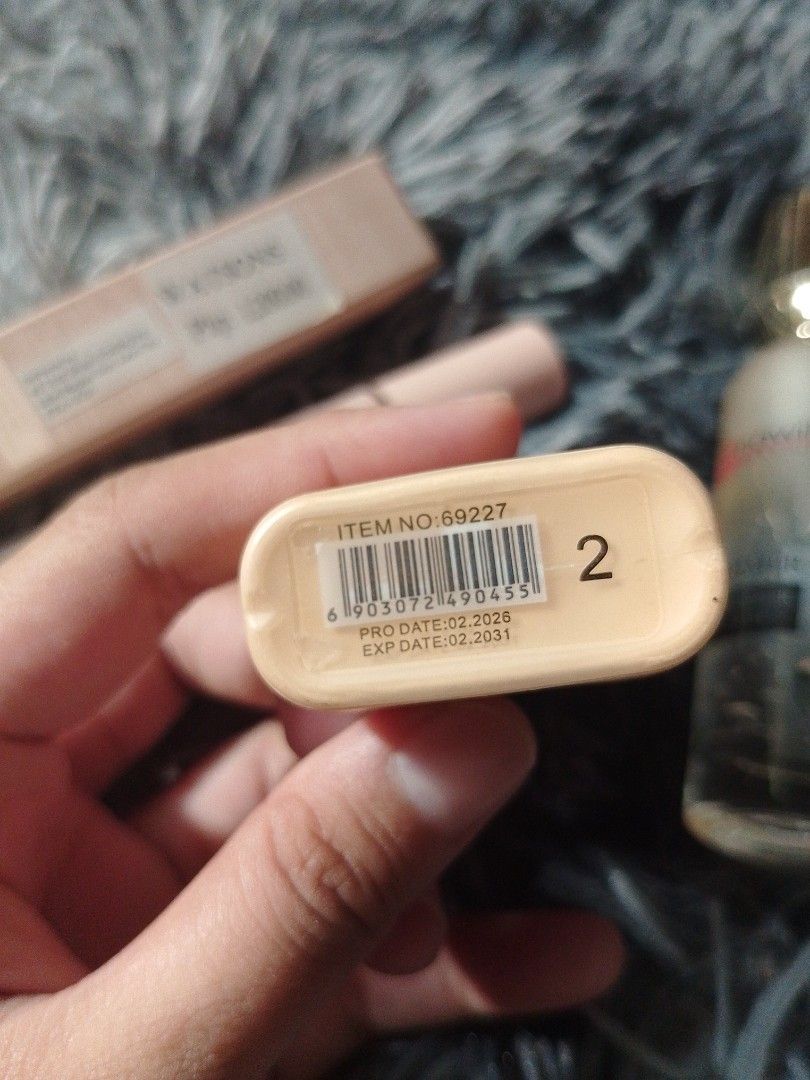 Makeup Set (Category: Makeup) located in Bacoor. Submitted by declutter_grly (Listing ID 1451335080, Image 3). Description: Banila Co.Concealer (korean brand) naswatch lang! 99.9% pa laman Shawill Primer - 90% DW Foundation - 99% laman, naswatch lang not my shade also. Try mo search review sa tiktok maganda to! too dark for me but i buy the light shade loveit! ✿ already sanitized ✿ need to declutter makeups since madami na sya at di lahat nagagam