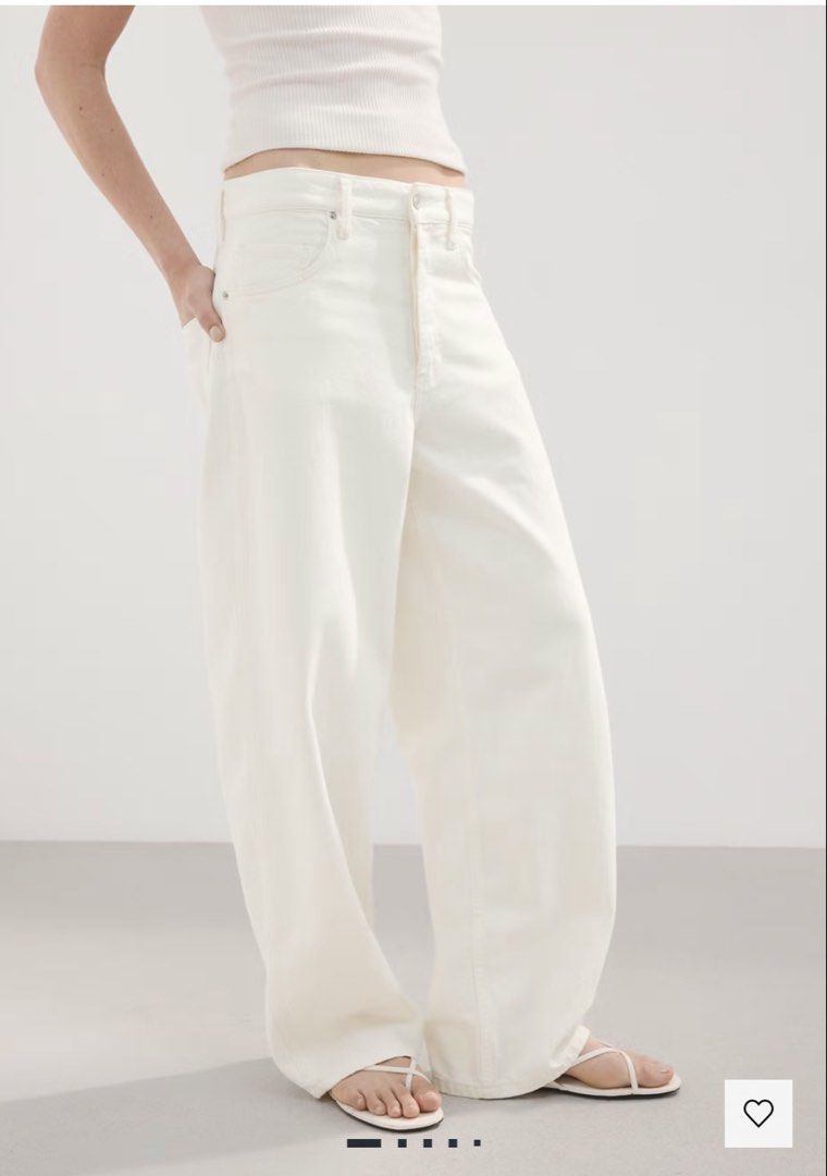 Mango white jeans (Category: Announcements) located in Las Pinas. Submitted by silvader (Listing ID 1451428722, Image 1). Description: White Laid flat 14.5in Bnwt.