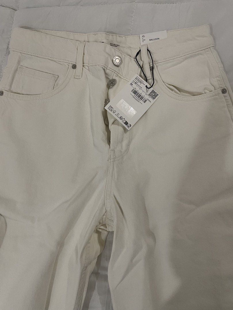 Mango white jeans (Category: Announcements) located in Las Pinas. Submitted by silvader (Listing ID 1451428722, Image 3). Description: White Laid flat 14.5in Bnwt.