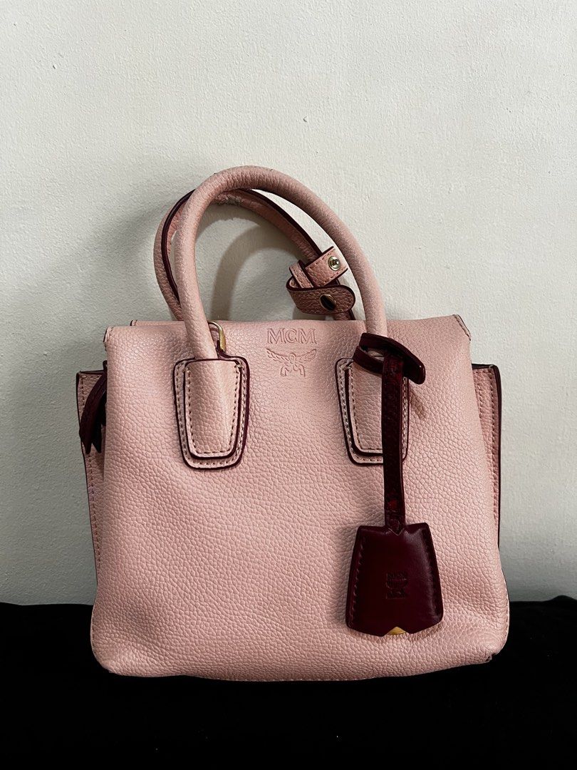 McM mini milla bag (Category: Luxury Bags & Wallets) located in Valenzuela. Submitted by dianzskiyo (Listing ID 1451387757, Image 1). Description: 📍SELF - AUTHENTICATION📍 LOCATION : VALENZUELA 🎀AVAILABLE! SOLD ITEMS ARE MARKED OR DELETED🎀 Preloved McM mini milla bag 📌 ISSUE: chipping / no sling 📌 📍 what you see is what you get 📍 Managed ur expectation - this is preloved 📍 Slightly negotiable 📍 All details were already posted (pls check 