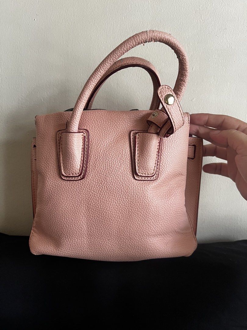 McM mini milla bag (Category: Luxury Bags & Wallets) located in Valenzuela. Submitted by dianzskiyo (Listing ID 1451387757, Image 2). Description: 📍SELF - AUTHENTICATION📍 LOCATION : VALENZUELA 🎀AVAILABLE! SOLD ITEMS ARE MARKED OR DELETED🎀 Preloved McM mini milla bag 📌 ISSUE: chipping / no sling 📌 📍 what you see is what you get 📍 Managed ur expectation - this is preloved 📍 Slightly negotiable 📍 All details were already posted (pls check 