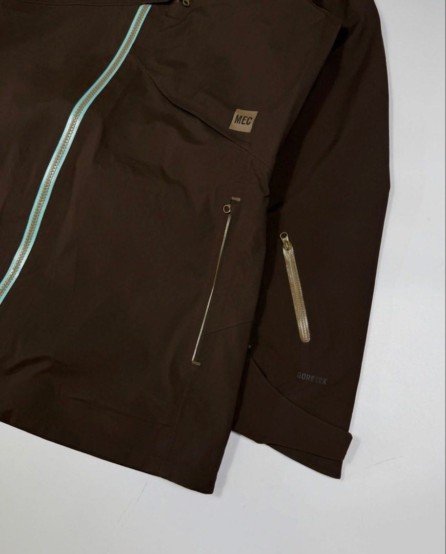 MEC RECCO GORE-TEX Ski Jacket - M Womens (Category: Coats, Jackets and Outerwear) located in Manila. Submitted by personalprelovedmnl (Listing ID 1451459560, Image 3). Description: Brown MEC ski jacket. Made with GORE-TEX and RECCO technology. Size M Womens, fits Large. Width is 21 inches, length is 29 inches. No flaws. Great for hitting the slopes. Message me if you have questions..