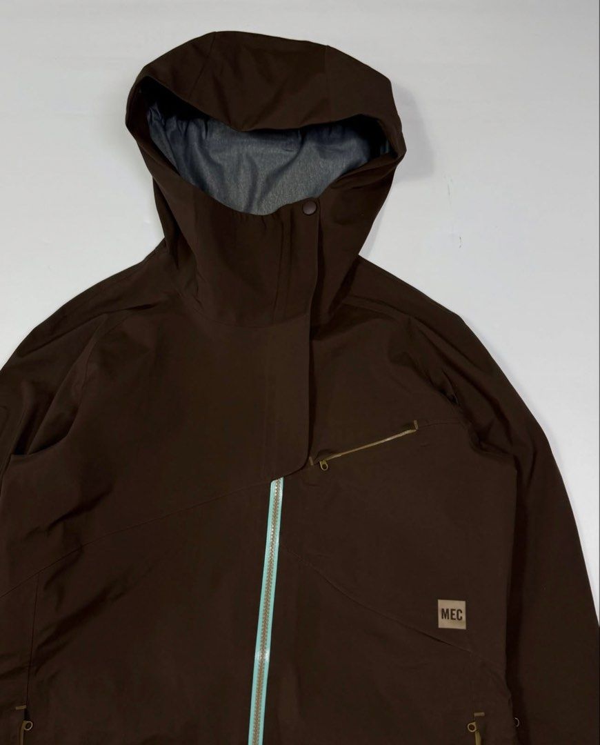 MEC RECCO GORE-TEX Ski Jacket - M Womens (Category: Coats, Jackets and Outerwear) located in Manila. Submitted by personalprelovedmnl (Listing ID 1451459560, Image 2). Description: Brown MEC ski jacket. Made with GORE-TEX and RECCO technology. Size M Womens, fits Large. Width is 21 inches, length is 29 inches. No flaws. Great for hitting the slopes. Message me if you have questions..