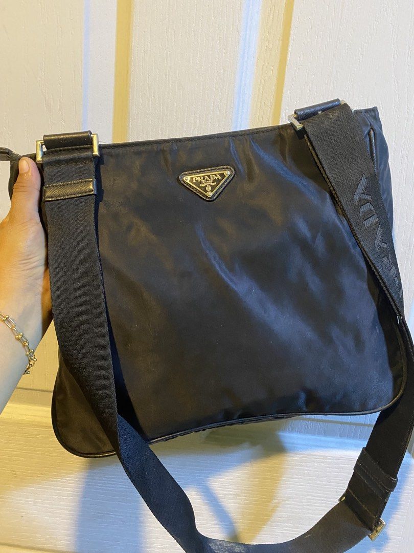MENS BAG (Category: Luxury Bags & Wallets) located in Manila. Submitted by laizacollections (Listing ID 1451343884, Image 2). Description: .