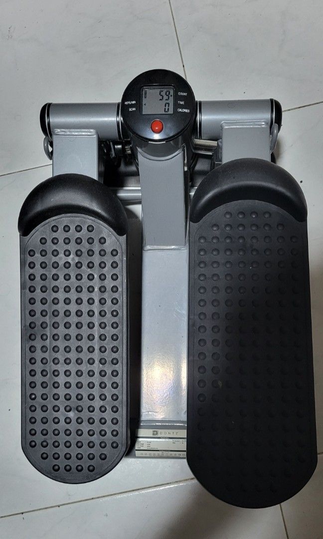 Mini Stepper (Category: Cardio & Fitness Machines) located in Singapore. Submitted by vinithvinu73452 (Listing ID 1451433059, Image 1). Description: .