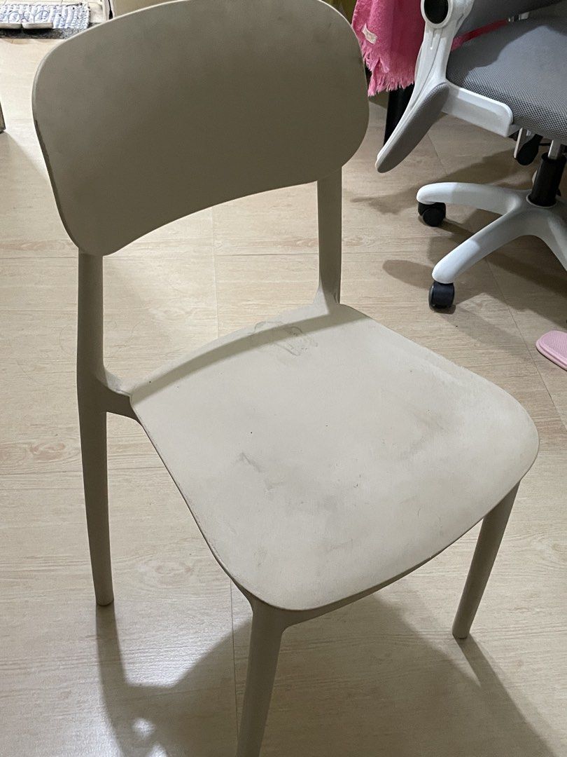Modern Beige Plastic Chair (Category: Chairs) located in Quezon City. Submitted by murmae (Listing ID 1451406030, Image 1). Description: Beige plastic chair, modern design. Good for dining or accent. Ideal for students na nagddorm or minimalist homes. slightly used lang since mas gamit yung gaming chair, madumi lang dahil nakastock lang pero no flaws or issues pick up or lalamove only.