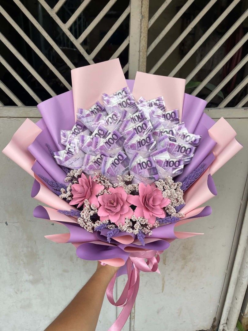 Money Bouquet for Gifts (Category: Flowers & Bouquets) located in Manila. Submitted by florallegacyinmanila (Listing ID 1451358019, Image 1). Description: Available po magpagawa sa amin ng money bouquet, make sure advance order po. Kindly message me po if interested.