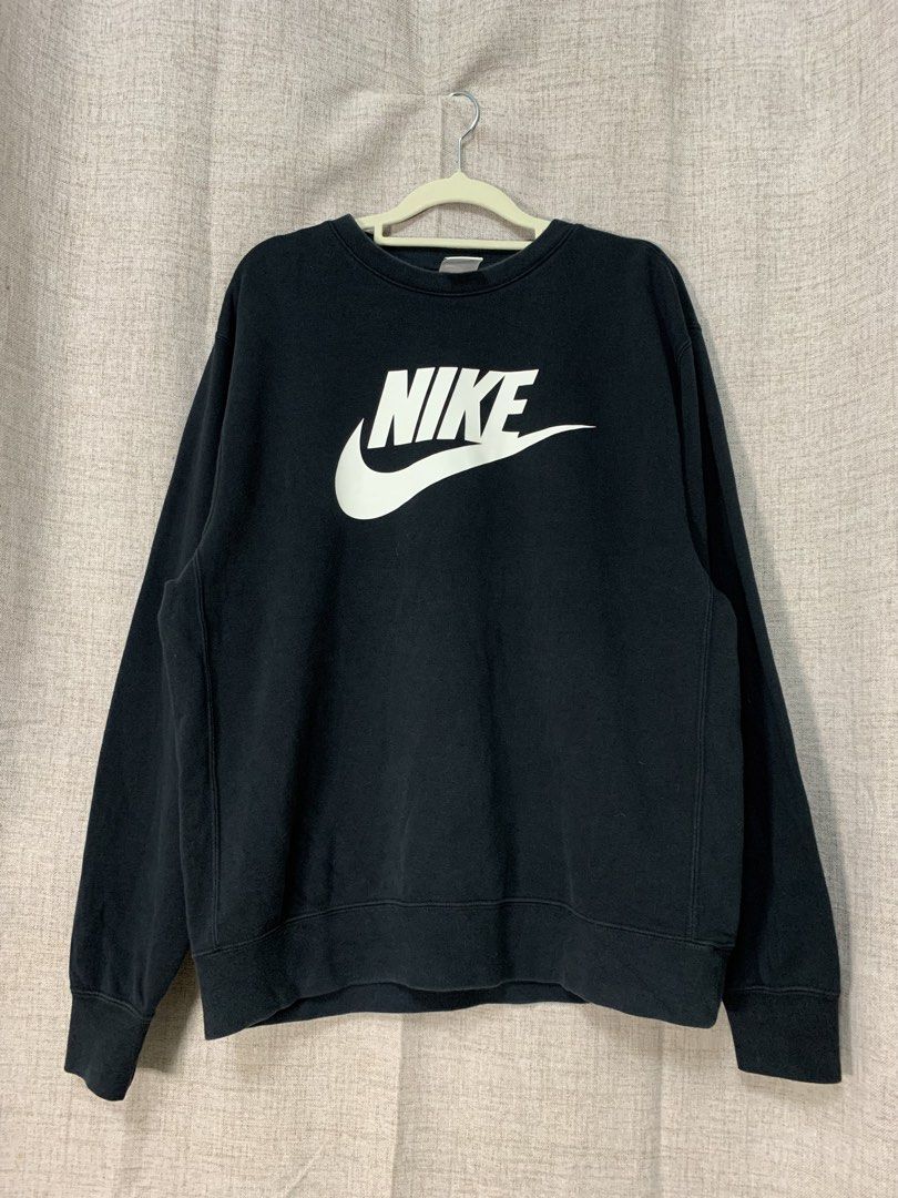 Nike Black Crewneck Sweatshirt (Category: Coats, Jackets and Outerwear) located in Taguig. Submitted by eloire (Listing ID 1451515069, Image 1). Description: Details • Size:24x26 • Condition: 9.5/10 • Issue: need wash only Reminder ⚠️ This is a ukay/preloved item. Please wash before use. ⚠️ Visible issues may be improved or fixed with washing and Jobus. ⚠️ Please check all photos and manage your expectations. ❌ No return, refund, or exchang - Cla