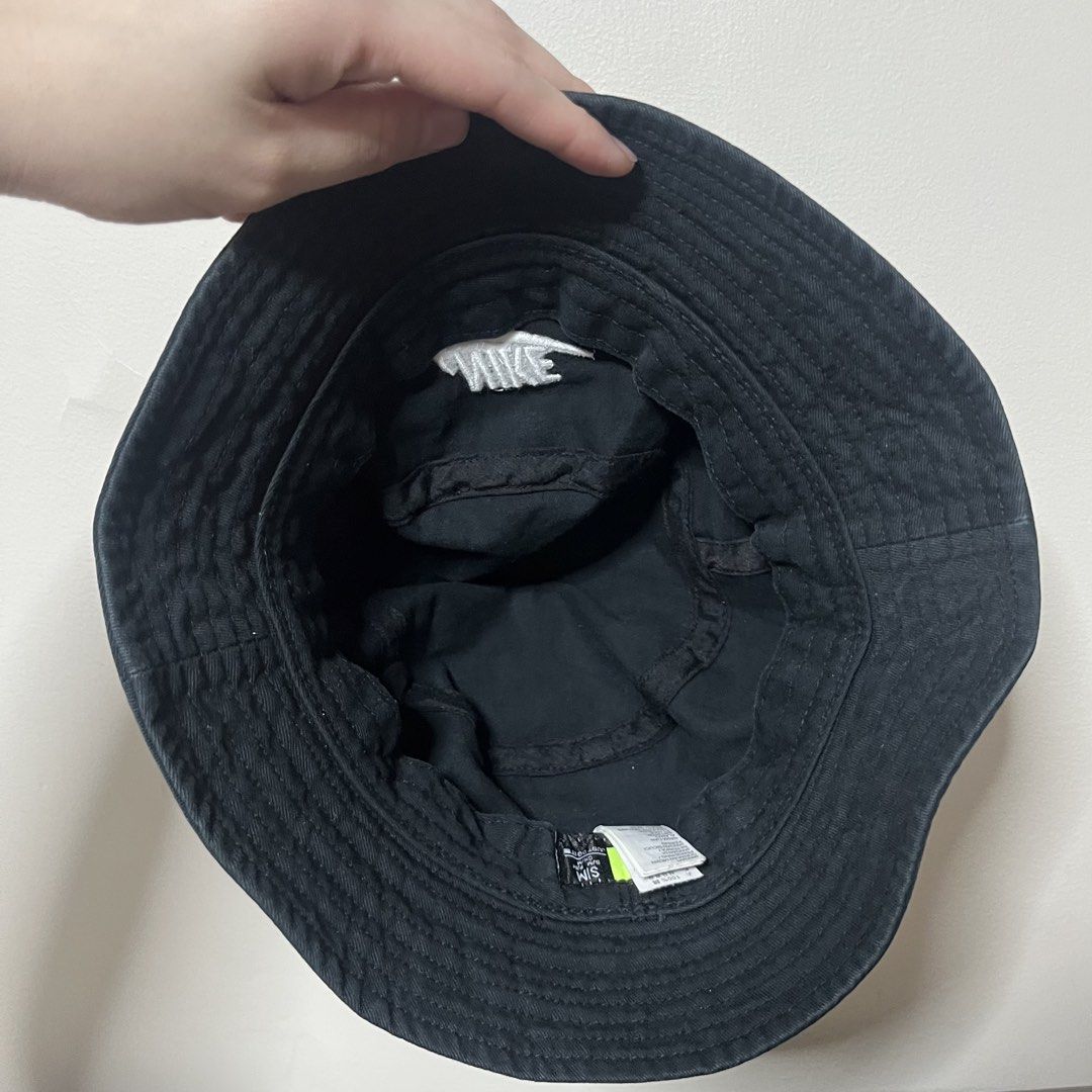 Nike Bucket Hat (Category: Caps & Hats) located in Valenzuela. Submitted by any_thingthings (Listing ID 1451414539, Image 2). Description: .