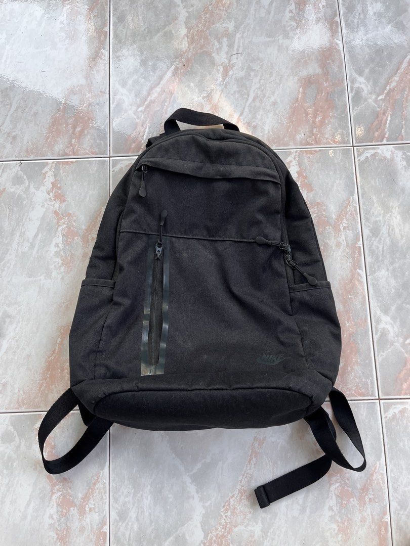 Nike Elemental Premium (Category: Backpacks) located in Cagayan de Oro. Submitted by veryhypetv (Listing ID 1451388475, Image 1). Description: Nike elemental backpack. Authentic. In good condition. 9..5/10 color rate. 📍Cagayan de oro CIty .