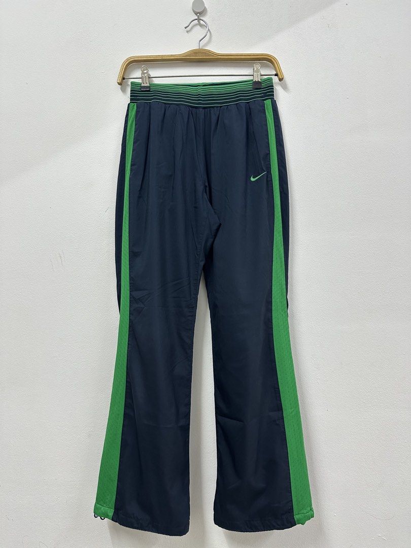 Nike Sportwear (Category: Activewear) located in Alor Setar. Submitted by deqim.garage (Listing ID 1451355764, Image 1). Description: Nike Sportwear Unisex wear All good condition W26-32" L38" Price inc postage Sm, rm12 Ss.