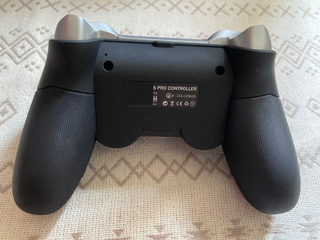 Nintendo switch Controller (Category: Controllers) located in Singapore. Submitted by yukiwaru007 (Listing ID 1451431422, Image 2). Description: - Nintendo switch Controller from amazon - Color: Black & Silver - Features: Dual analog sticks, D-pad, face buttons, shoulder buttons, and triggers - Charging: USB-C (top port) - Condition: Excellent, fully functional, no known issues Will dispatch the item in 2 working days. Price include mailing fee. 
